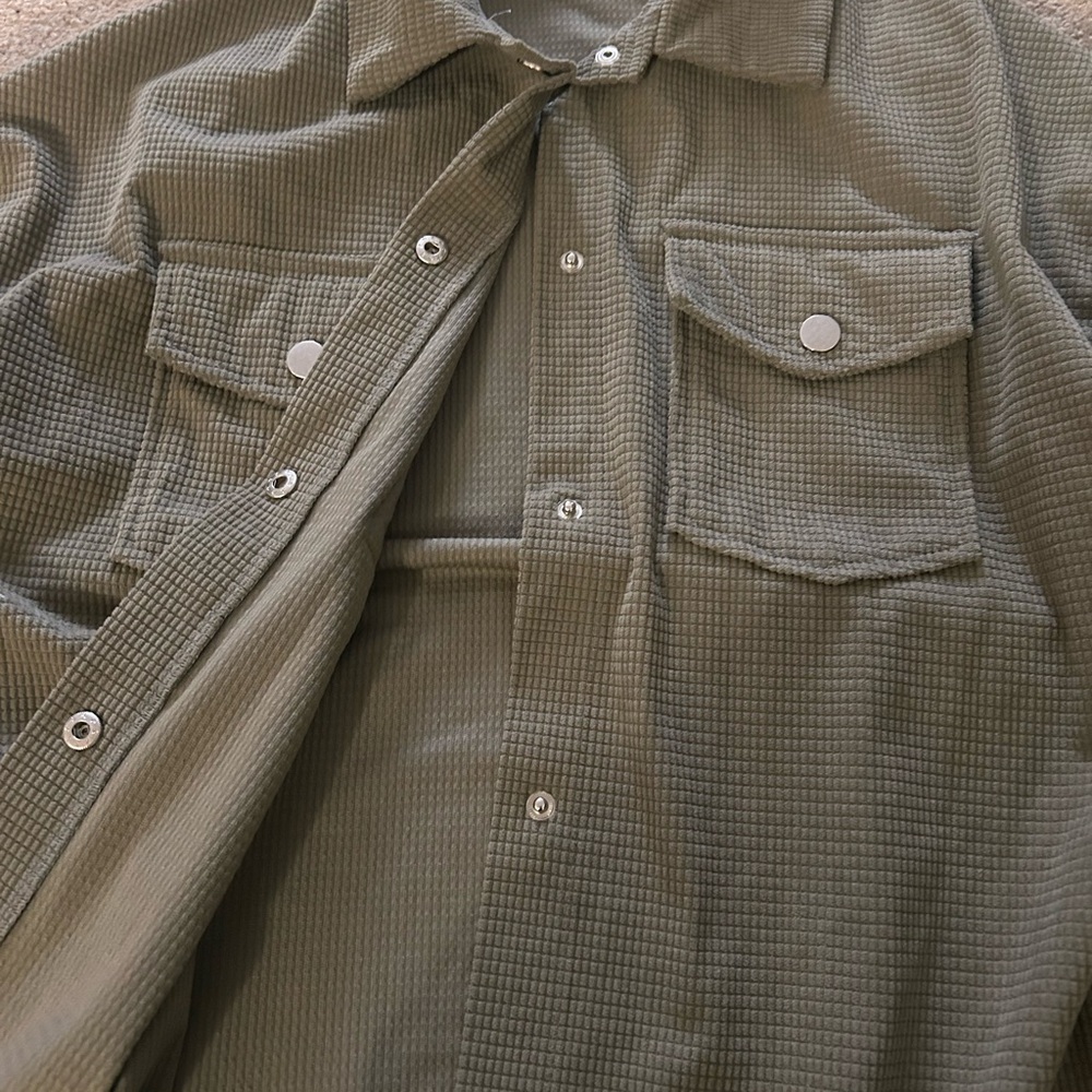 Green button down - Picture 3 of 4